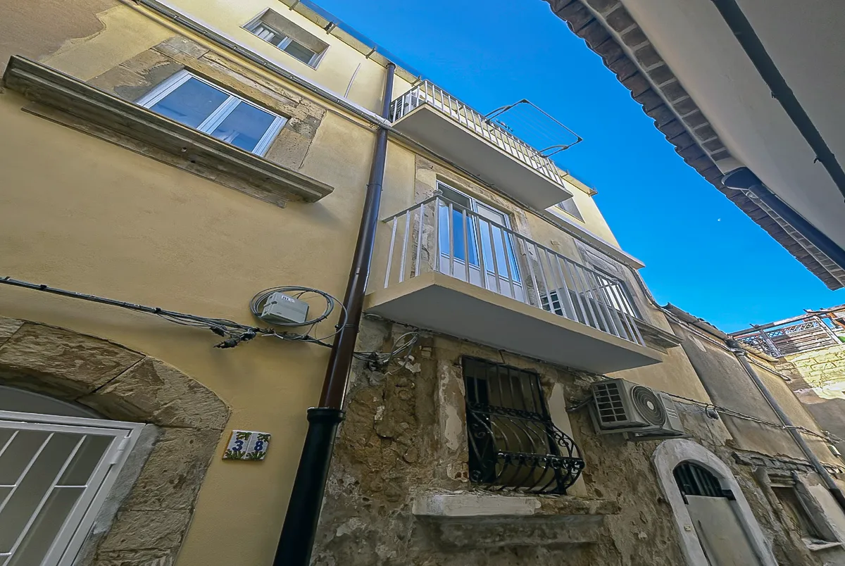 UNITÀ IMMOBILIARE IN CENTRO STORICO - Gallery