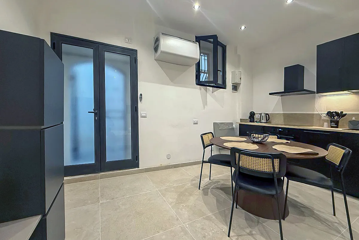 UNITÀ IMMOBILIARE IN CENTRO STORICO - Gallery