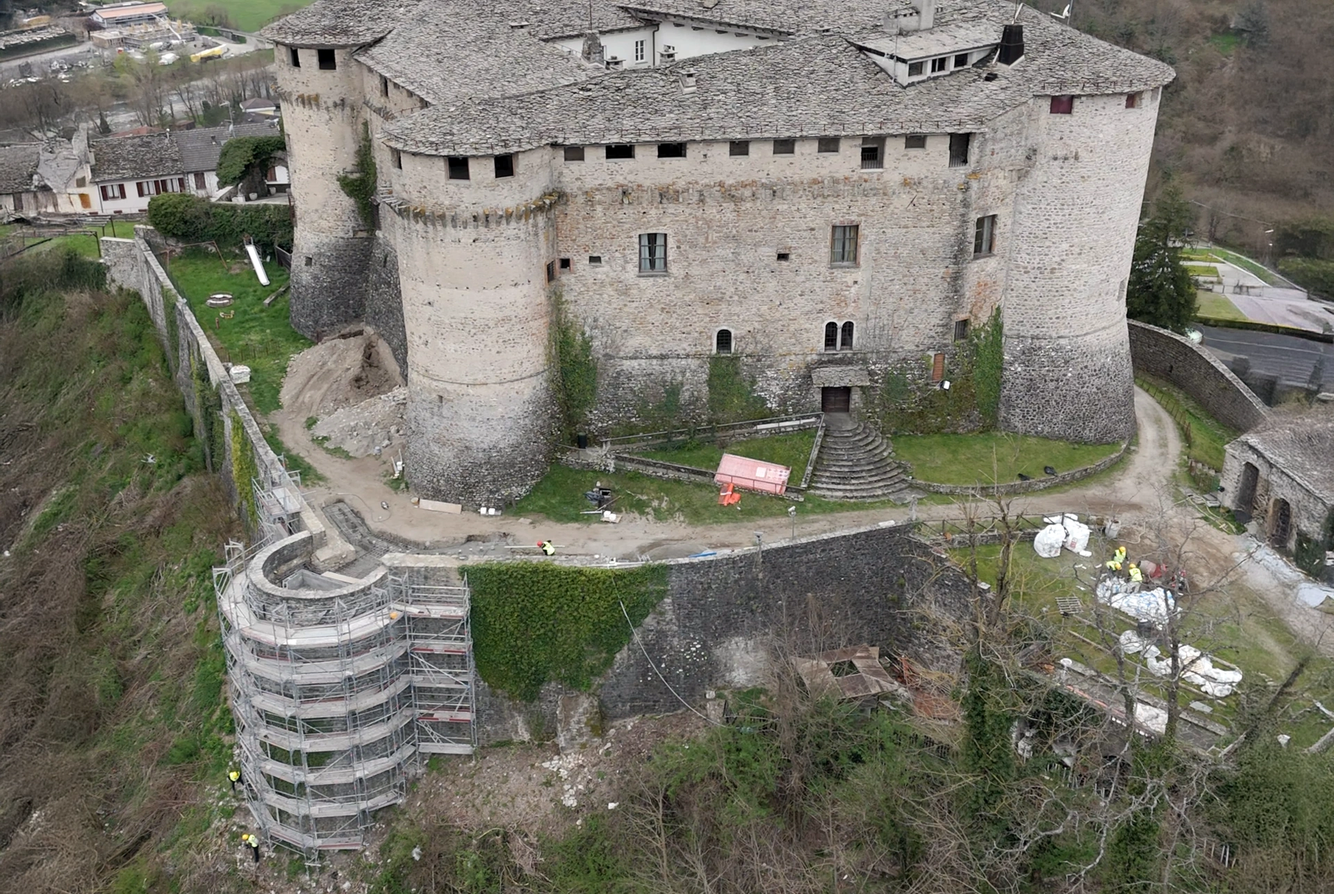 CASTELLO DI COMPIANO